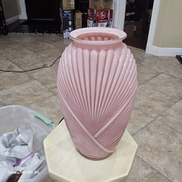 VINTAGE Shell-Inspired Pink Vase - Picture 8 of 8